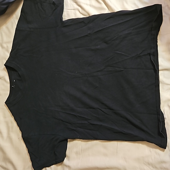 Black graphic tee skull on back - Picture 3 of 3